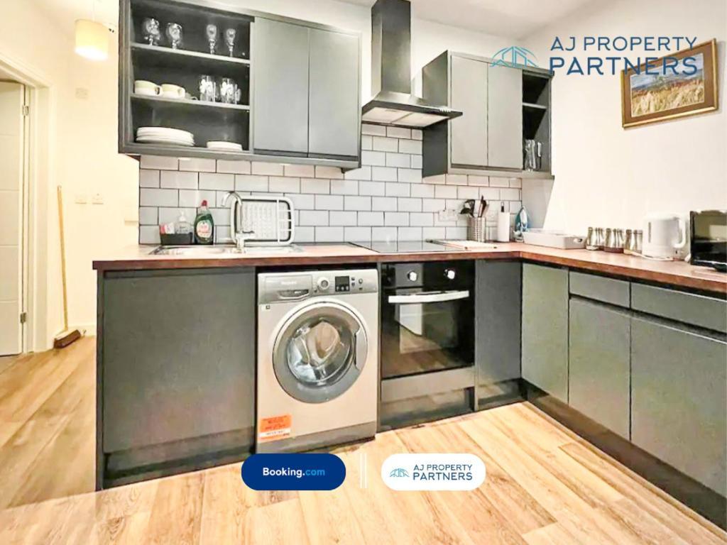 Premium Offer L Last-Minute Escape L Aj Properties L High Street Cheltenham L Parking L Ideal For Short Or Long Stays - Town Centre Apartment, 4 Beds, 1 Bathroom Exterior foto