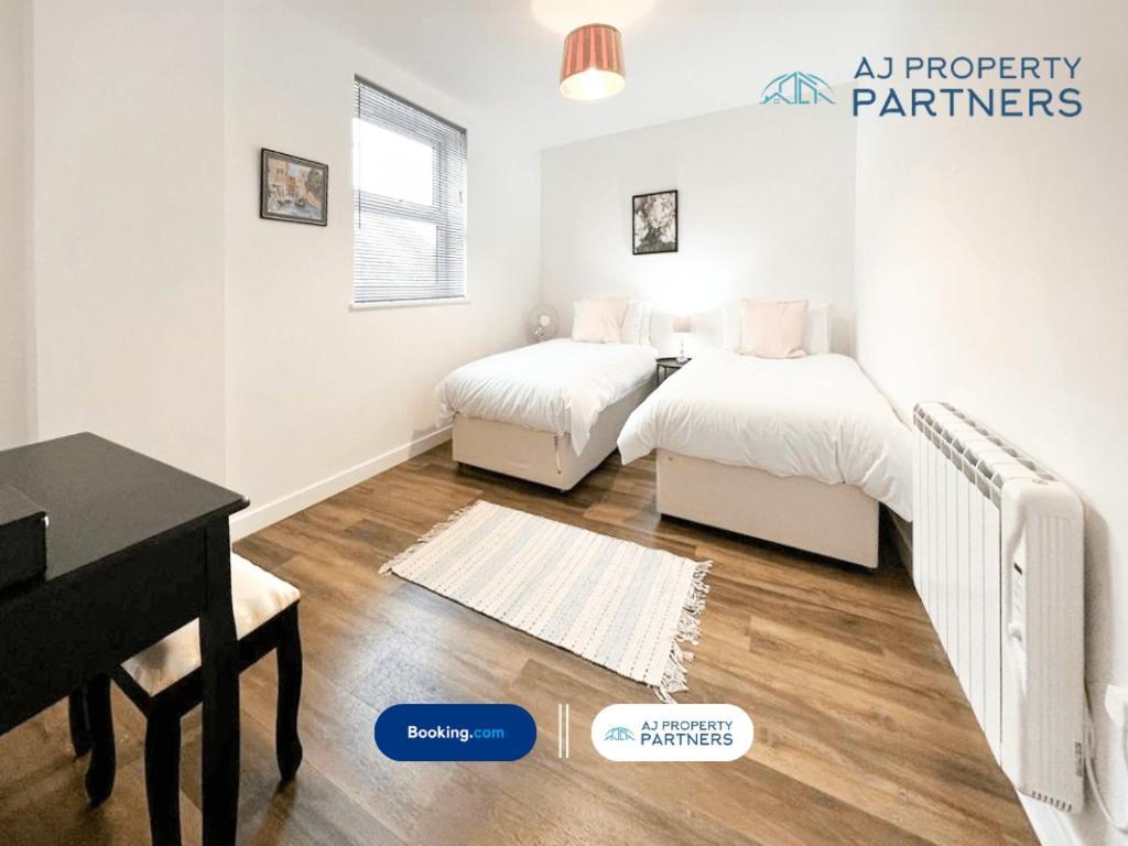 Premium Offer L Last-Minute Escape L Aj Properties L High Street Cheltenham L Parking L Ideal For Short Or Long Stays - Town Centre Apartment, 4 Beds, 1 Bathroom Exterior foto