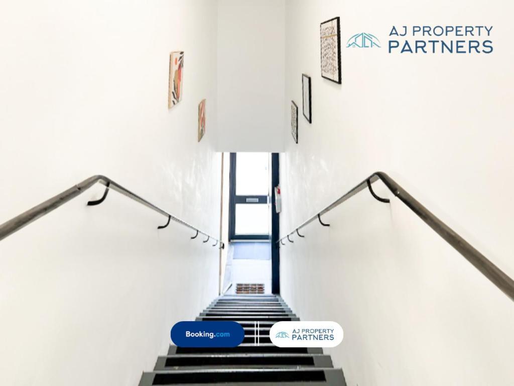 Premium Offer L Last-Minute Escape L Aj Properties L High Street Cheltenham L Parking L Ideal For Short Or Long Stays - Town Centre Apartment, 4 Beds, 1 Bathroom Exterior foto